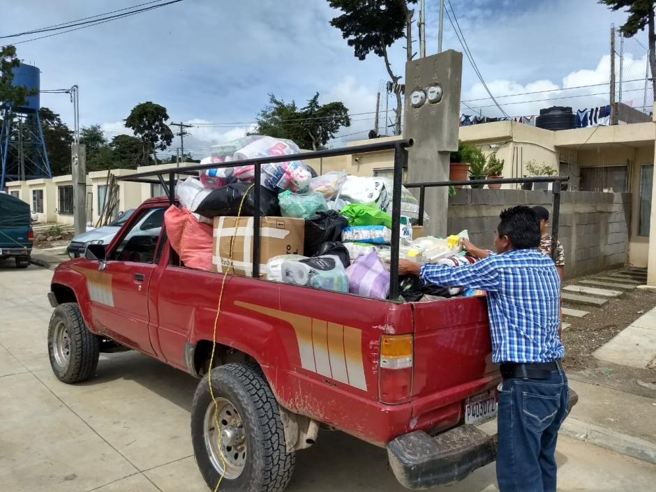 Los vecinos quisieron aportar su grano de arena ante la emergencia. (Foto: Soy502)