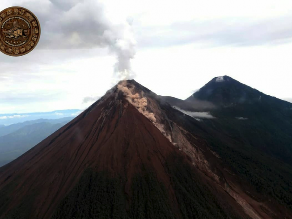 As&iacute; se ve el volc&aacute;n desde el aire. (Foto: Ej&eacute;rcito)