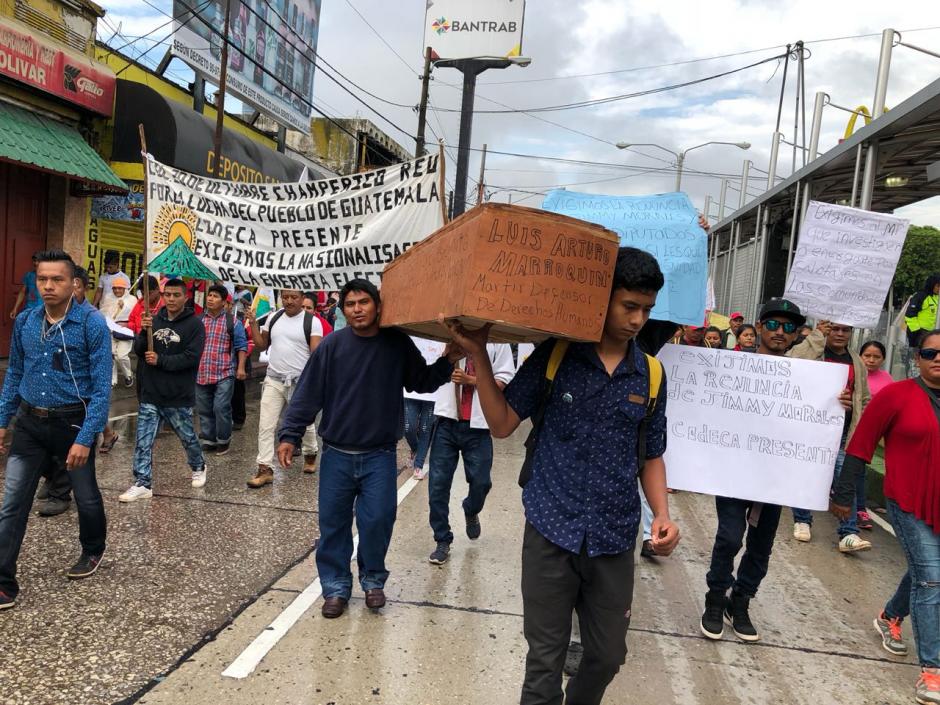 Decenas de personas se movilizan en varios sectores de la capital. (Foto: Jes&uacute;s Alfonso/Soy502) 