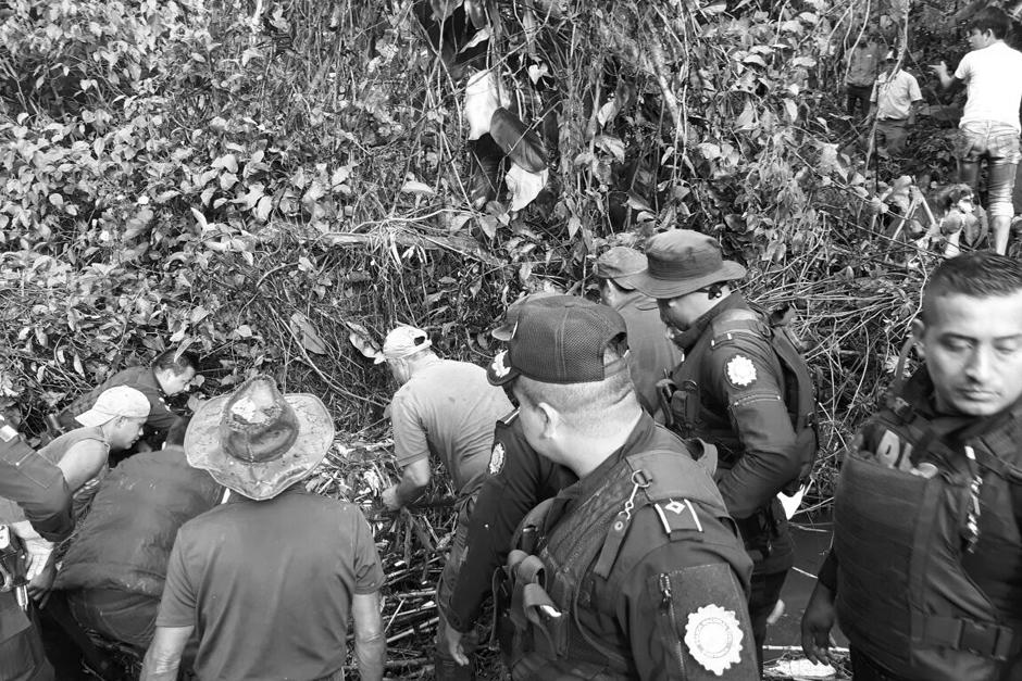 Las autoridades confirmaron el hallazgo del cuerpo sin vida del agente. (Foto: PNC)&nbsp;
