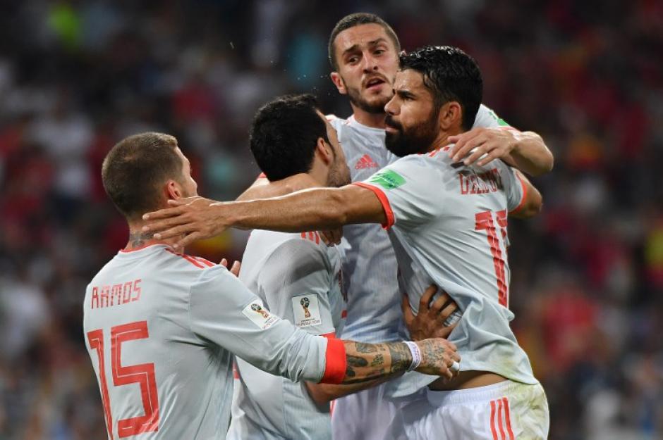 En cuesti&oacute;n de minutos, Espa&ntilde;a le dio vuelta al marcador y ya vence a Portugal. (Foto: AFP)