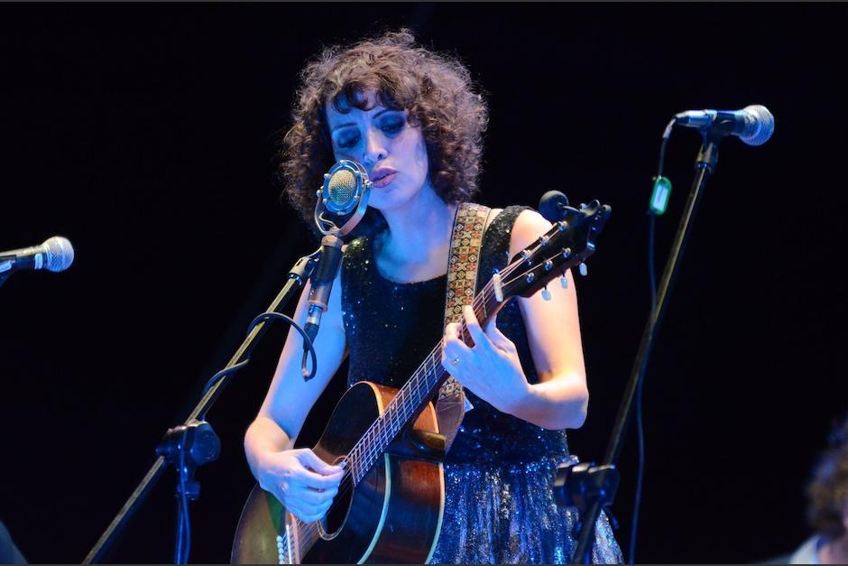 Gaby Moreno se une a la campa&ntilde;a para construir casas para los damnificados del volc&aacute;n de fuego. (Foto: Soy502)