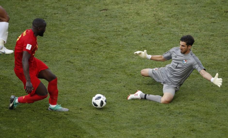 Jaime Penedo se agiganta en la portería panameña. (Foto: AFP)