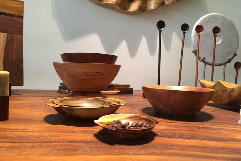 Los utensilios son elaborados de retazos de madera de bosques certificados. (Foto: Leonel Morales/Soy502)