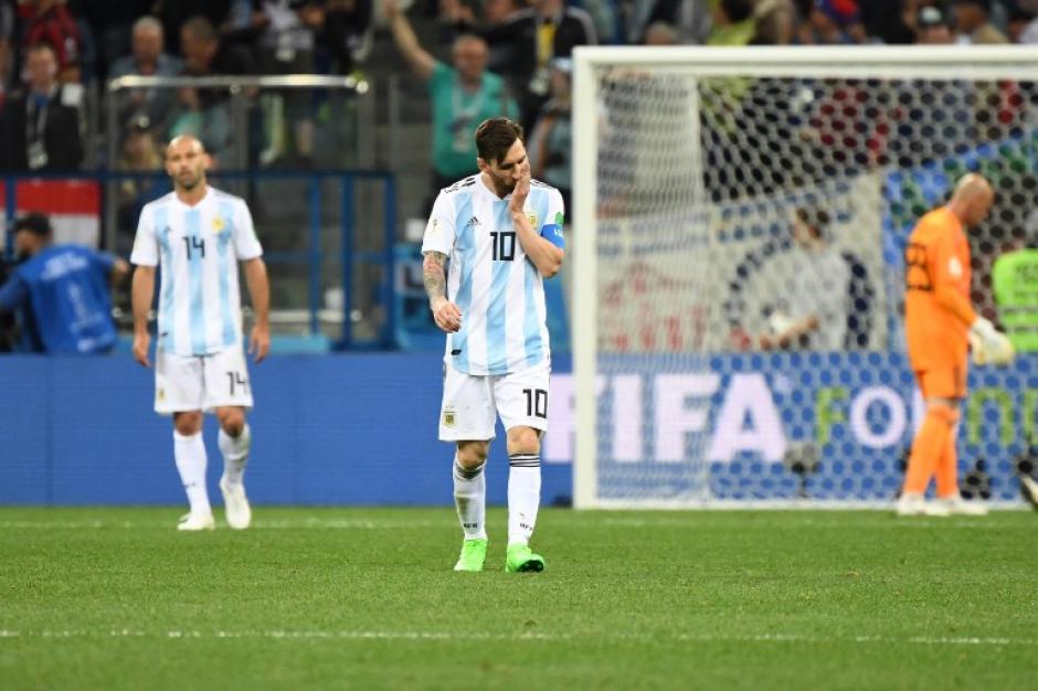 Lionel Messi luci&oacute; desconsolado luego de la derrota de Argentina. (Foto: AFP)
