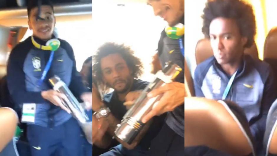 Los jugadores de Brasil arman una fiesta en pleno autobus. (Foto: Captura de video)