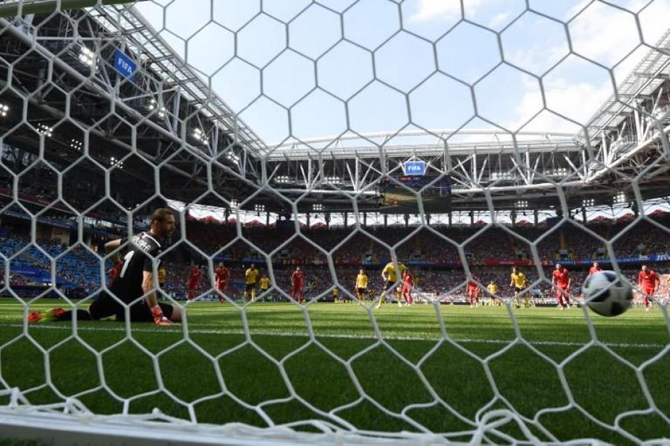 El partido empezó con polémica que beneficia al combinado suizo. (Foto: AFP)