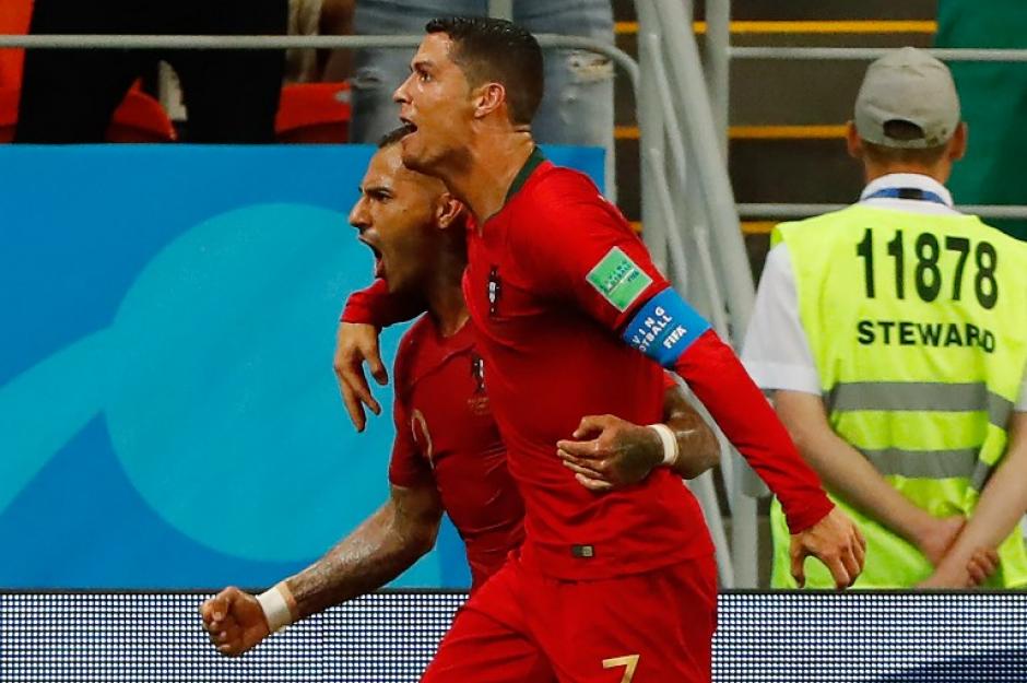 Ricardo Quaresma marco el primer gol para Portugal, que vence a Irán. (Foto: AFP)