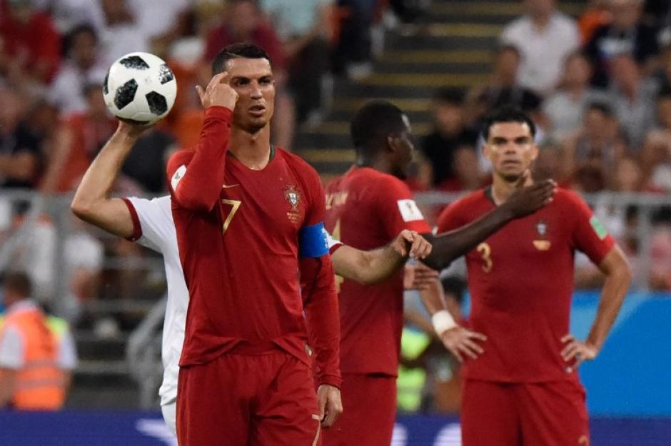 Cristiano Ronaldo se salvó de ser expulsado. (Foto: AFP)