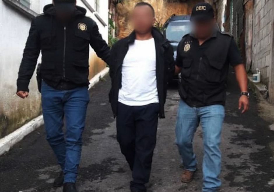 Los agentes detuvieron al hombre acusado de agresi&oacute;n sexual. (Foto: PNC)&nbsp;