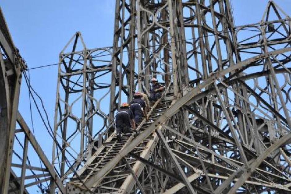 Los bomberos Municipales realizan un rescate en la torre del Reformador. (Foto: Archivo)&nbsp;