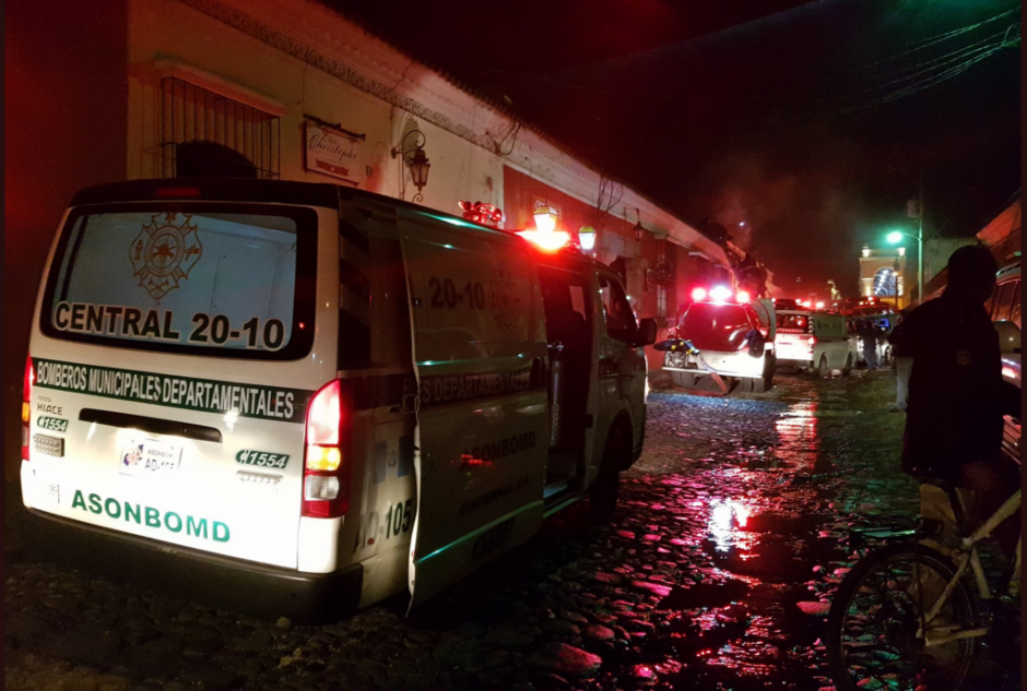 Una explosi&oacute;n, aparentemente de un cilindro de gas, afect&oacute; varios locales. (Foto: CBDM)&nbsp;