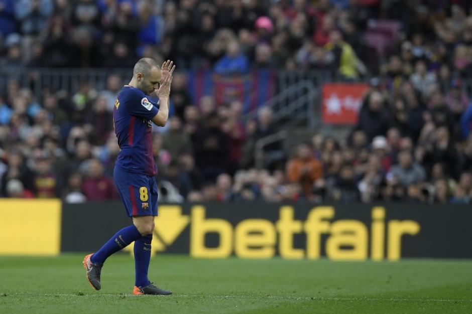 Iniesta se lesion&oacute; en el primer tiempo del partido. (Foto: AFP)&nbsp;