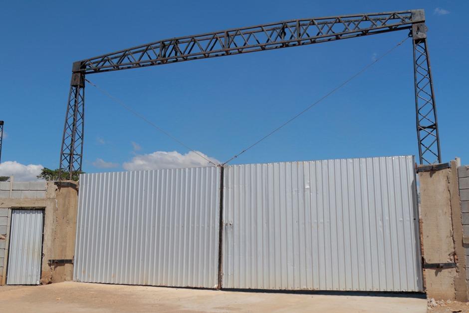 La familia &Aacute;lvarez deja el terreno donde cuidaban a los animales del circo Hermanos Ponce. (Foto: Alejandro Bal&aacute;n/Soy502)