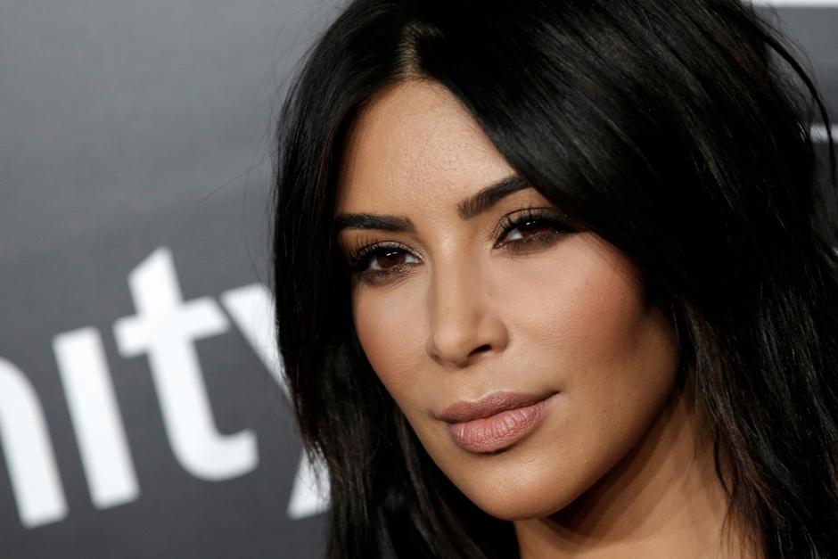 Una fotograf&iacute;a publicada por Kim Kardashian ha generado pol&eacute;mica entre los internautas. (Foto: Telemundo)