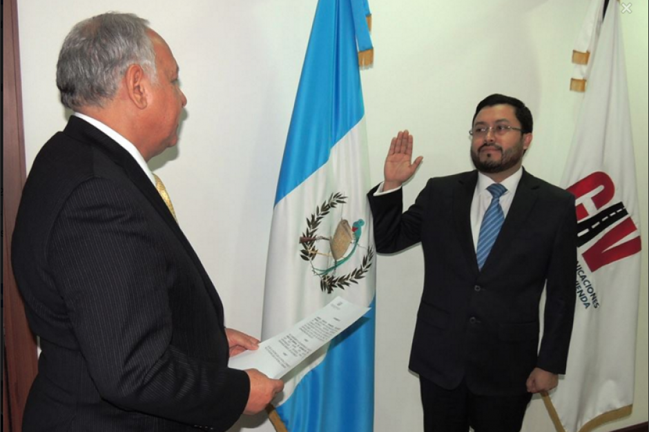 Estos son los enigmáticos tuits publicados por el Director General de Aeronáutica Civil. (Foto: Archivo/Soy502)