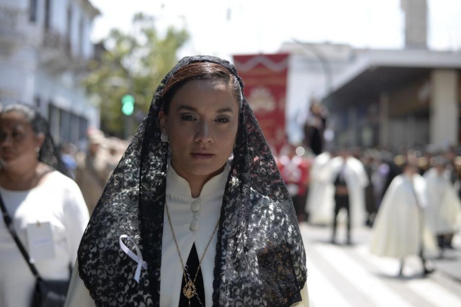 La diputada Stella Alonzo participa del cortejo procesional este domingo. (Foto: Wilder López/Soy502) 