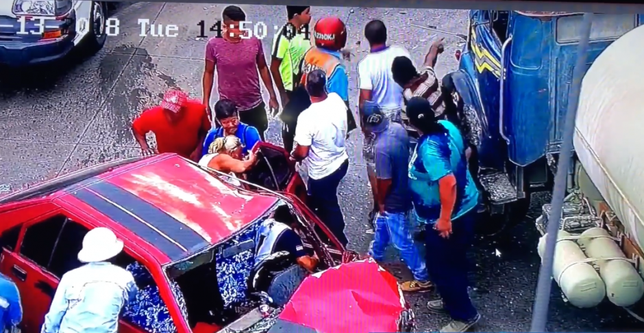 Cinco personas resultaron heridas en un accidente de tr&aacute;nsito en la ruta al Pac&iacute;fico. (Foto: captura de pantalla)