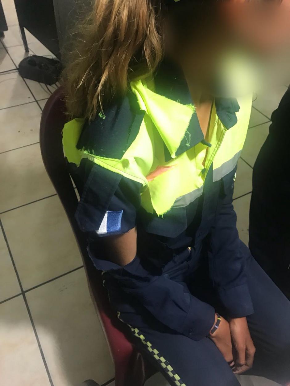 Dos hombres empujaron a una agente de la PMT para que un autobús la atropellara. (Foto: @SantosDalia)