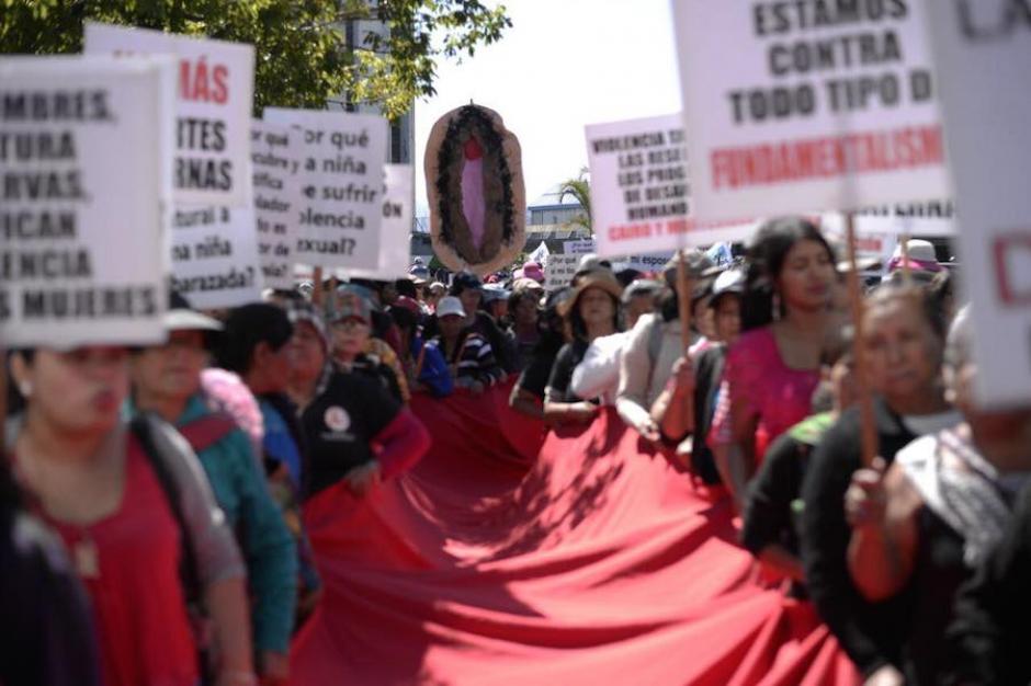 Una procesi&oacute;n que concurri&oacute; con las actividades del 8 de marzo provoc&oacute; una controversia p&uacute;blica que ha arrastrado al jefe de la Procuradur&iacute;a de los Derechos Humanos, Jord&aacute;n Rodas. (Foto: Wilder L&oacute;pez/Soy502)