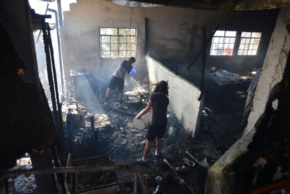 Un incendio forestal de grandes proporciones se extendi&oacute; hacia varias viviendas. (Foto: Jes&uacute;s Alfonso/Soy502)