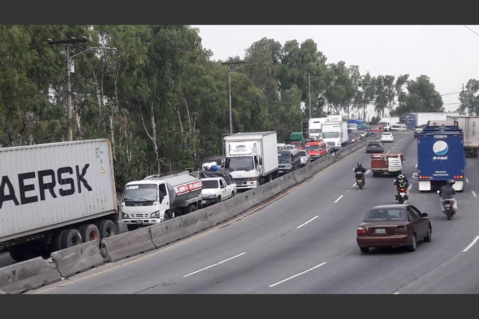 Los conductores que transitan por la Villa Lobos deber&aacute;n descender a un m&aacute;ximo de 40 kil&oacute;metros por hora. (Foto: Archivo/Soy502)