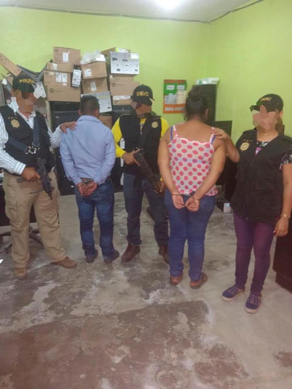 La pareja hab&iacute;a acordado la entrega de la ni&ntilde;a en un centro comercial. (Foto: PNC)