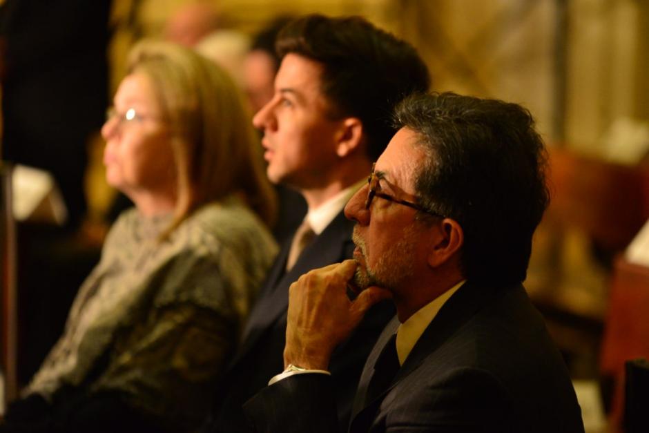 Luis Arreaga, embajador de los Estados Unidos, participa en la misa de Velaci&oacute;n y Unci&oacute;n del Se&ntilde;or Sepultado. (Foto: Jes&uacute;s Alfonso/Soy502)