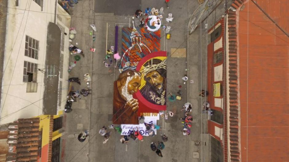 La alfombra tom&oacute; cerca de doce horas para su elaboraci&oacute;n. (Foto: Fundaci&oacute;n de Amor)