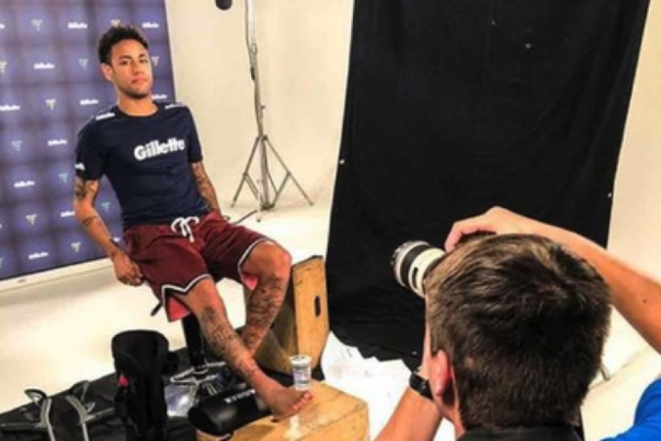 La lesi&oacute;n no le impide a Neymar continuar con el negocio publicitario. (Foto: Instagram)
