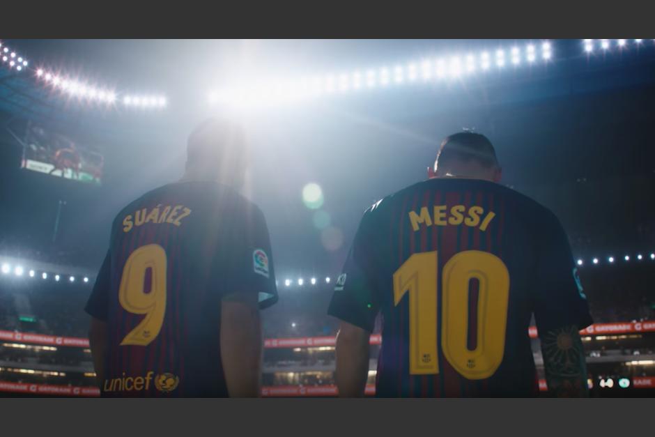 Su&aacute;rez y Messi protagonizan la campa&ntilde;a publicitaria de una bebida hidratante para el Mundial. (Foto: Captura de video)