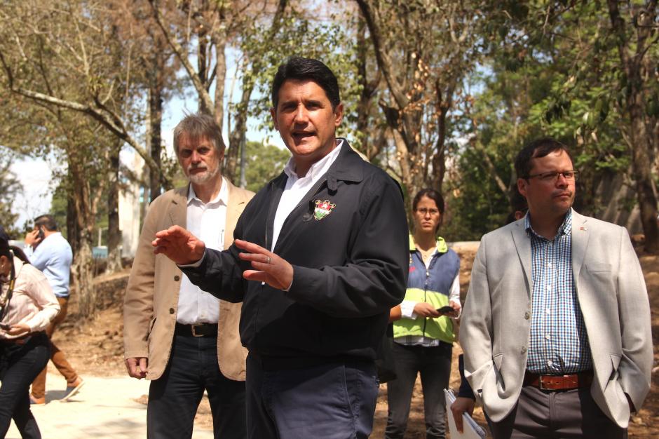 Ricardo Quiñónez empezó el día con una reunión en la Municipalidad de Guatemala. (Foto: Fredy Hernández/Soy502)