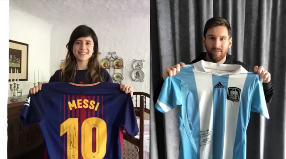 La chica no esperaba recibir este obsequio que le hizo Lionel Messi desde Barcelona. (Foto: captura de pantalla)