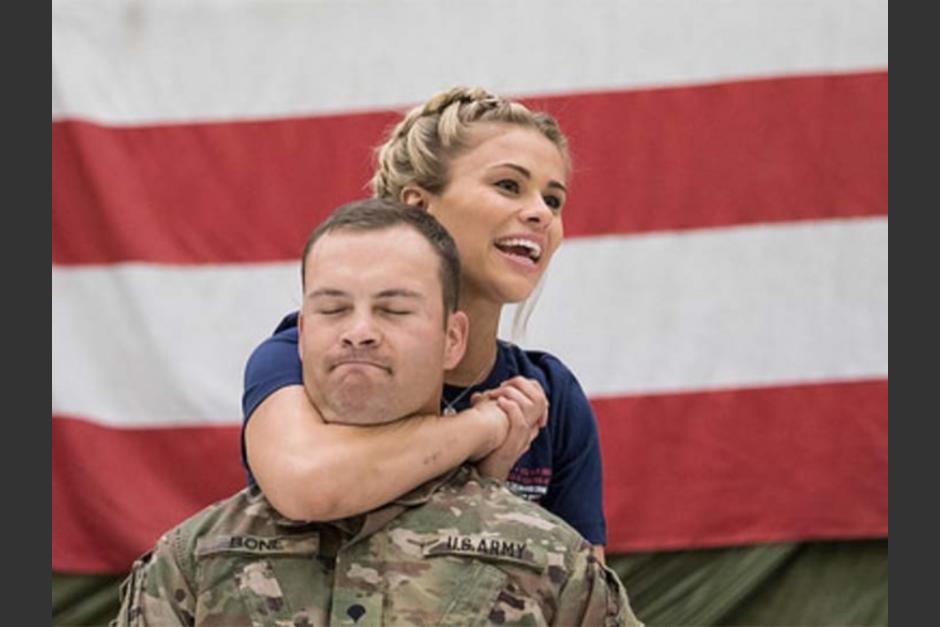 Paige VanZant deja inconsciente a un soldado. (Foto: Captura de video)