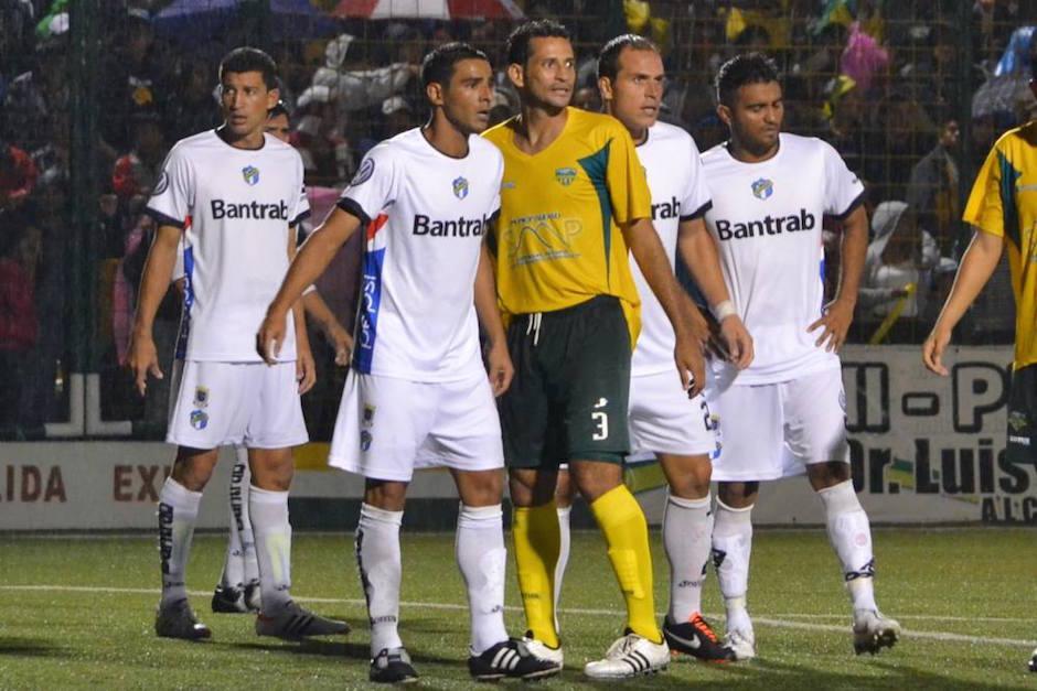 El defensa costarricense Michael Umaña está a un paso de volver a Comunicaciones. (Foto: Ligas de Guate)