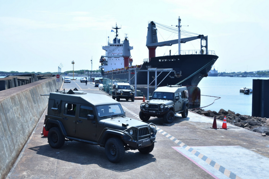 La embarcación fue interceptada entre ambos países. (Foto: Ejército de Guatemala)&nbsp;
