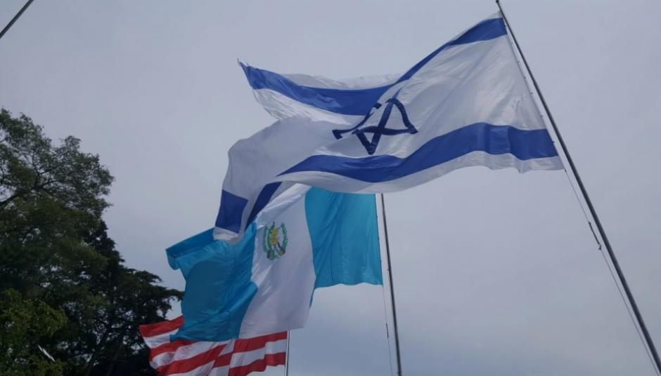 El traslado de la embajada hacia Jerusal&eacute;n inici&oacute; desde el 2 de mayo con la colocaci&oacute;n de las banderas. (Foto: Agencia AJN)