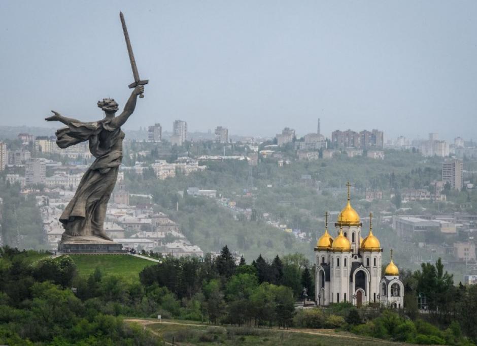 La estatua de la Madre Patria da la bienvenida a Volgogrado. (Foto: AFP)
