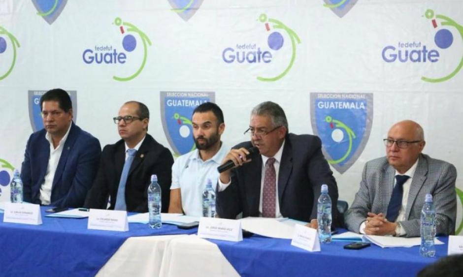 Jorge Véliz y su comité ejecutivo intentan crear un sindicato. (Foto: Soy502) 