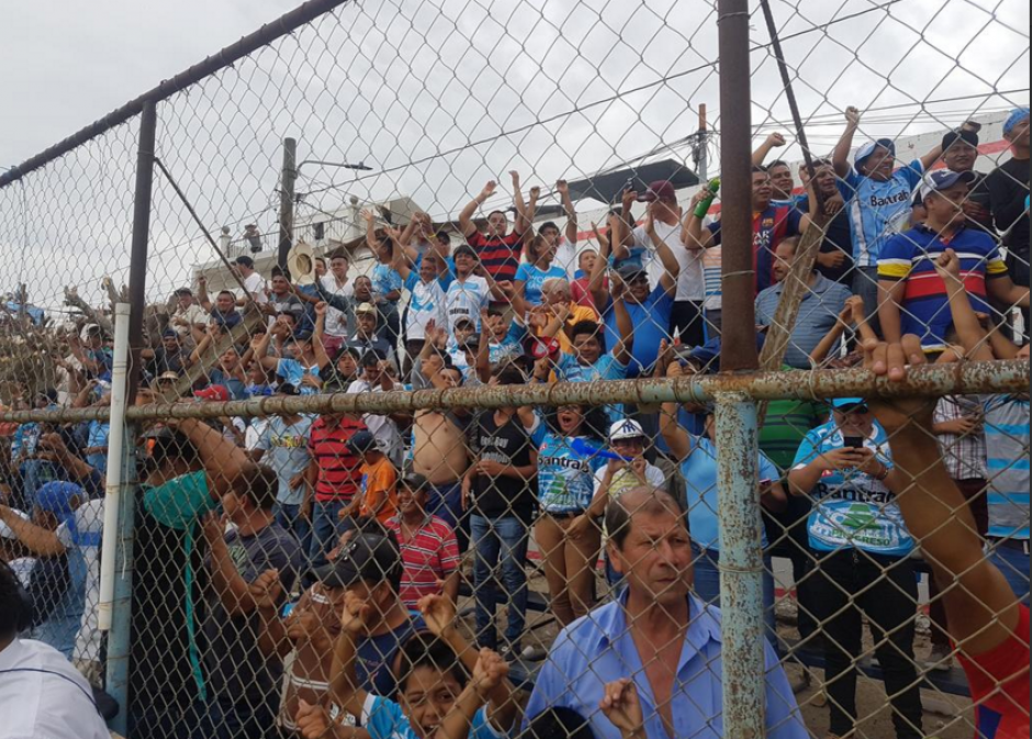 Los aficionados se sorprendieron con una figura en forma de M&aacute;quina Celeste. (Foto: captura Twitter)&nbsp;