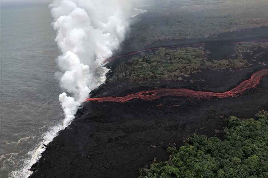 El volc&aacute;n se encuentra en erupci&oacute;n desde el 3 de mayo de 2018 y ha provocado cientos de evacuaciones. (Foto: Twitter/@MilekaLincoln)