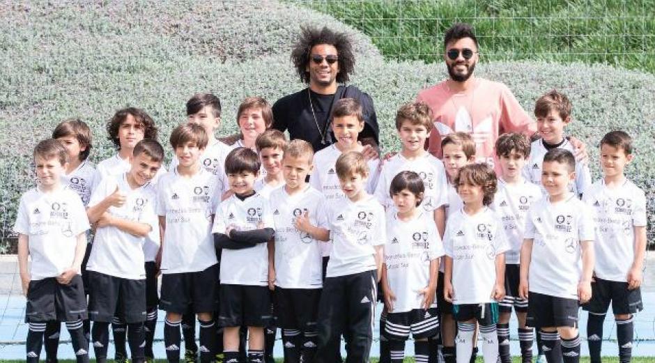 Marcelo comparti&oacute; con los compa&ntilde;eros de equipo de su hijo, Enzo. (Foto: Twitter Marcelo)