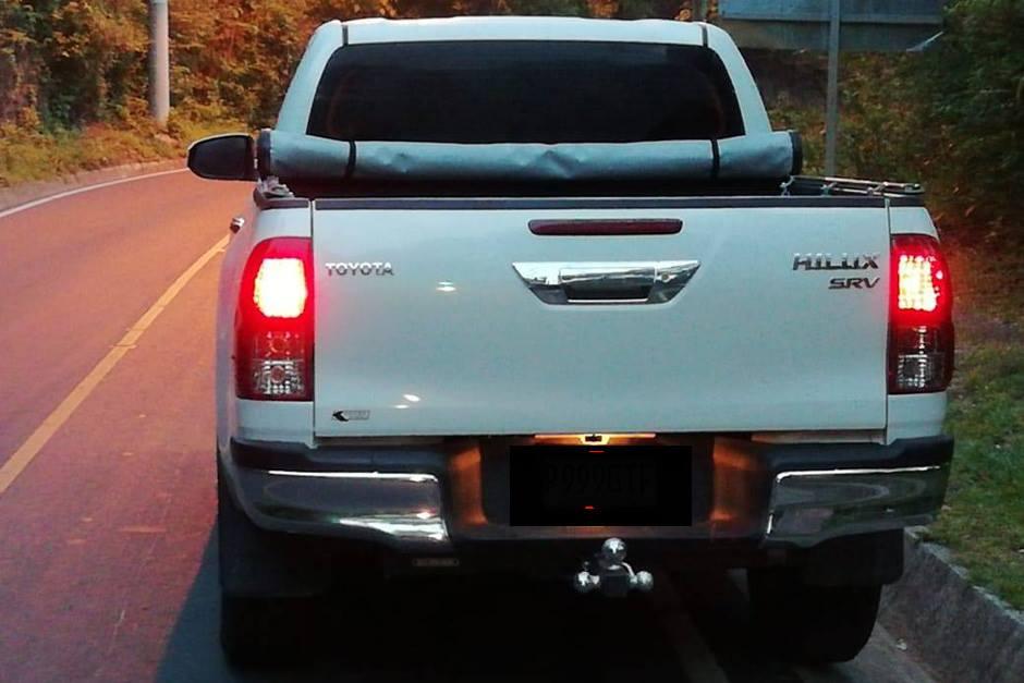 El auto fue abandonado en un sector de la zona 16 en la madrugada del martes. (Foto: Am&iacute;lcar Montejo/PMT)&nbsp;