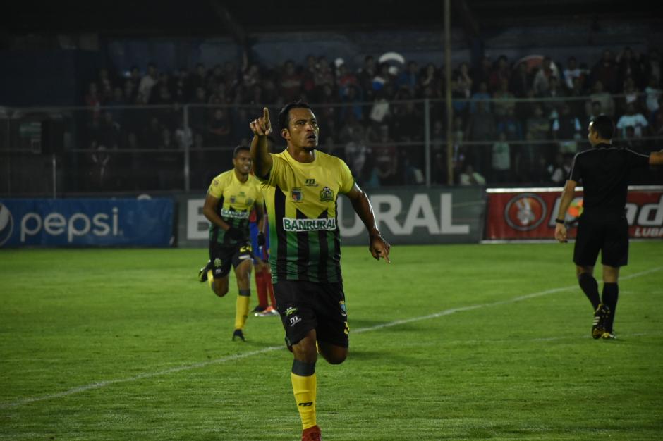 &Aacute;ngel Rodr&iacute;guez anot&oacute; el gol del empate de Guastatoya. (Foto: Rudy Mart&iacute;nez/Soy502) 