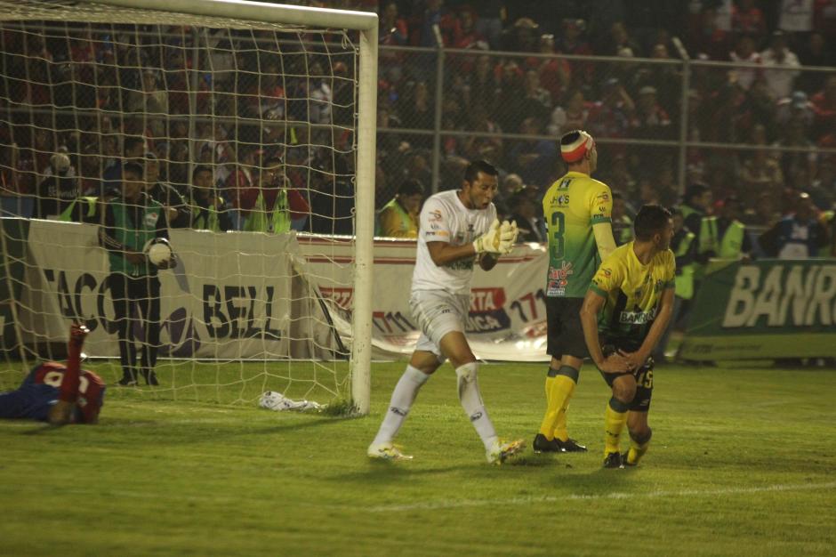 JJ Paredes est&aacute; siendo vital para evitar la ca&iacute;da de su arco. (Foto: Luis Barrios/Soy502)&nbsp;