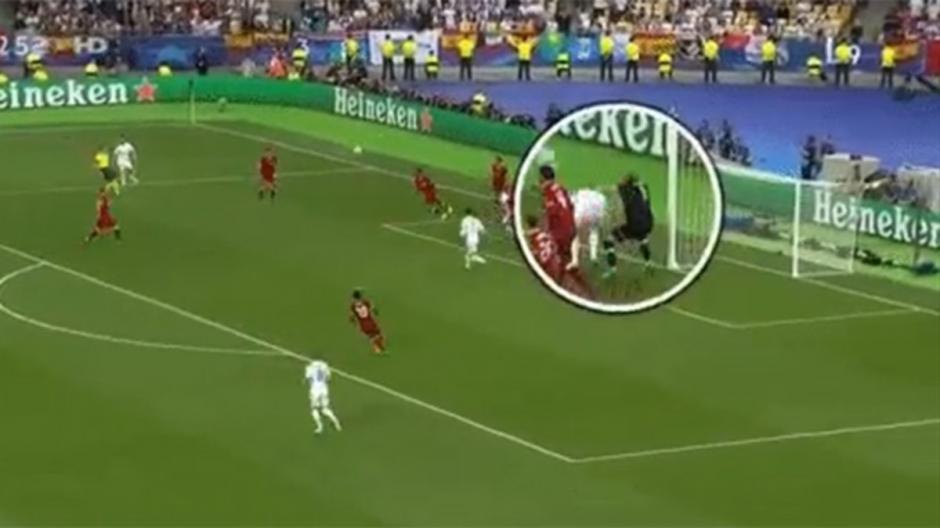 Un codazo de Sergio Ramos a Karius que pudo cambiarlo todo en la final de la Champions League. (Foto: Captura de video)
