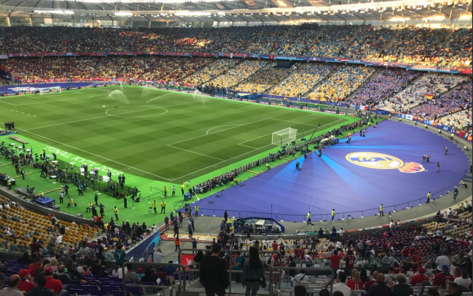 Los equipos ya est&aacute;n en el estadio y se preparan para el gran compromiso. (Foto: Fox Sports)
