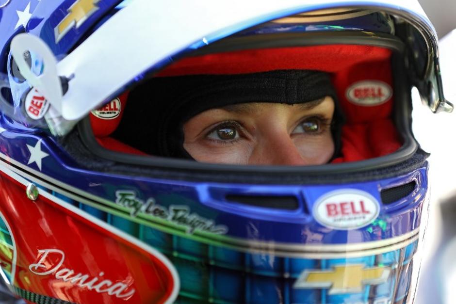 La conductora tuvo un accidentado final de su carrera como piloto. (Foto: AFP)