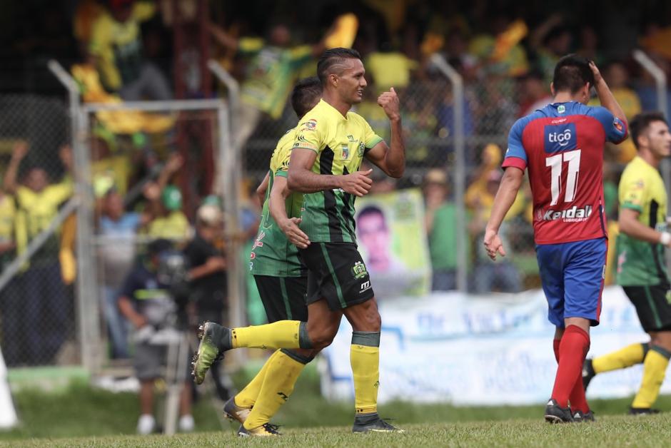 Guastatoya logró su primer campeonato del fútbol guatemalteco al vencer a Xelajú. (Foto: Luis Barrios/Soy502)