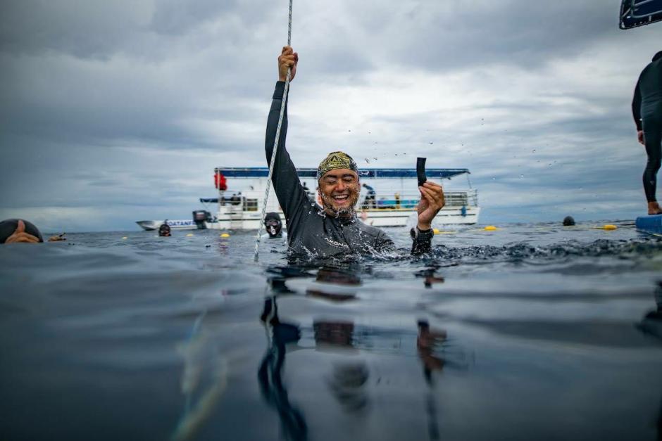 Am&eacute;rigo Mor&aacute;n es un guatemalteco que practica apnea, deporte extremo que consiste en sumergirse bajo el agua sin tanque de ox&iacute;geno. (Foto: Am&eacute;rigo Mor&aacute;n)